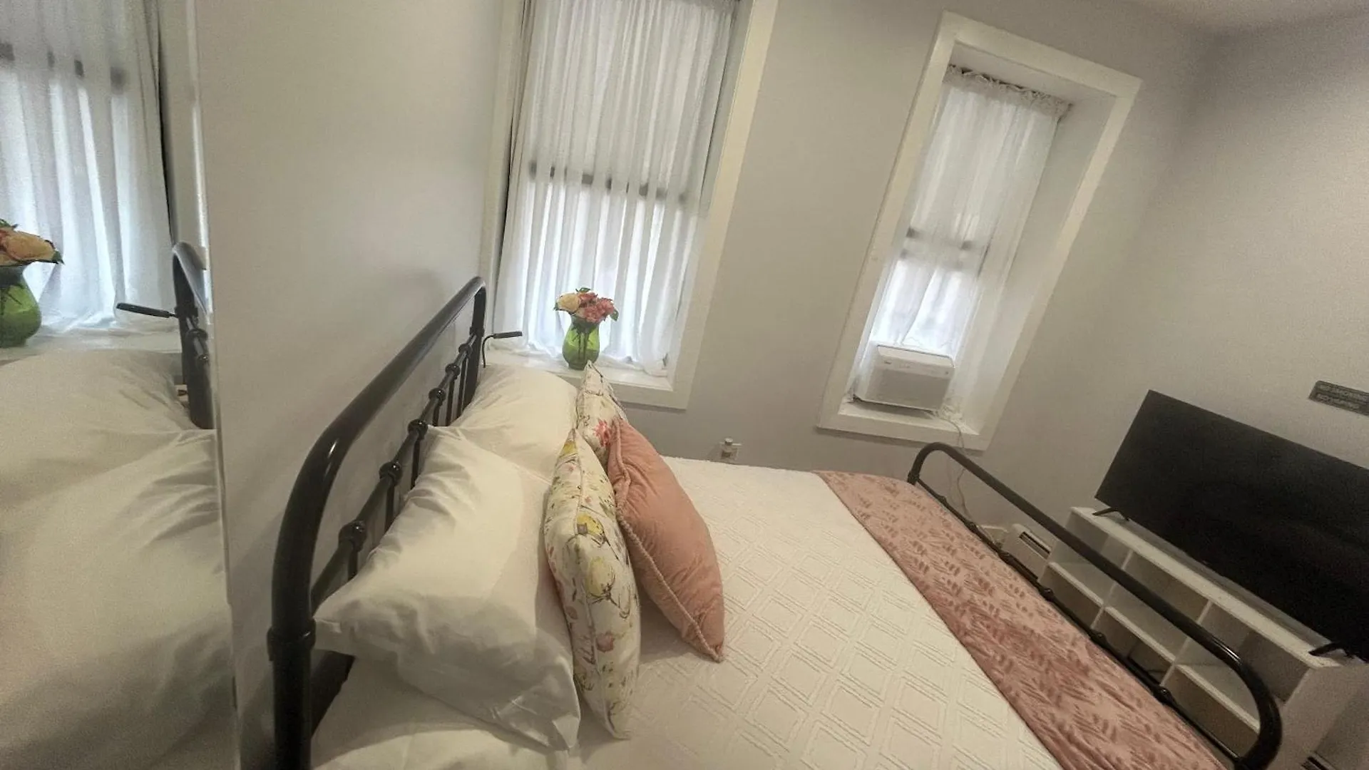 Simple Elegant Living Daire New York